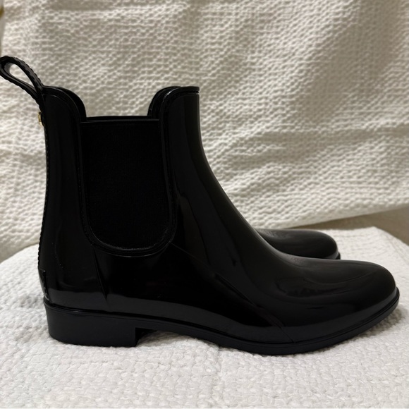 Sam Edelman | TINSLEY Chelsea Glossy Black Rain Boots | Size 8 - Picture 6 of 8